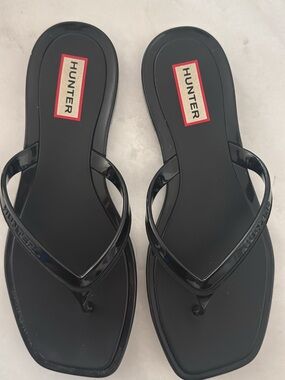 Hunter Black Gloss Jelly Thong Sandals